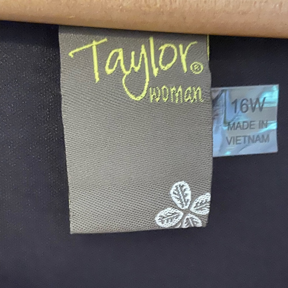 Just Taylor Long Sleeve V-Neck Midi Dress Size 16W NWT - Picture 2 of 8